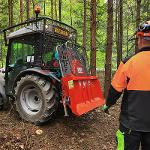 Malotraktor s lesnickou nástavbou