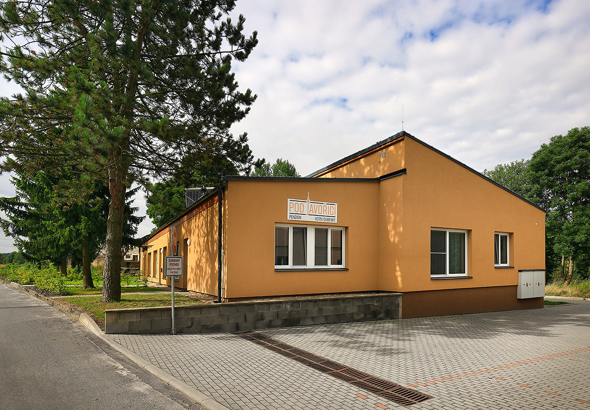 Rekonstrukce nákupního střediska na objekt agroturistiky v Horních Dubenkách