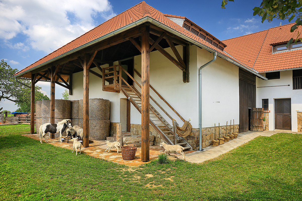 Vybavení zázemí pro občerstvení na statku u Pipků