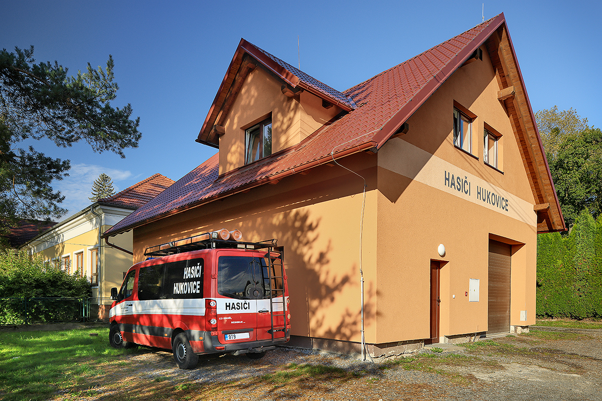 Klubovna v hasičské zbrojnici – místo k setkávání spolku v místní části Hukovice