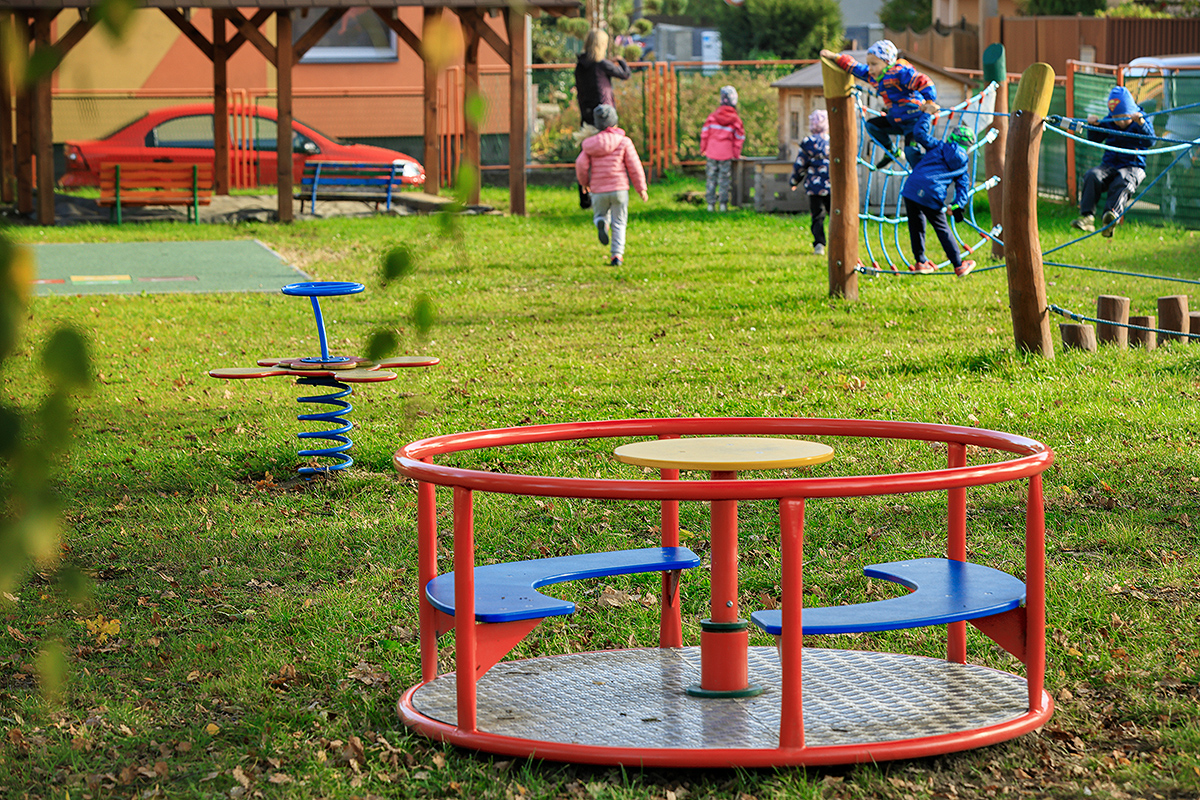 Herní prvky a obnova zahrady  mateřské školy ve Stachovicích