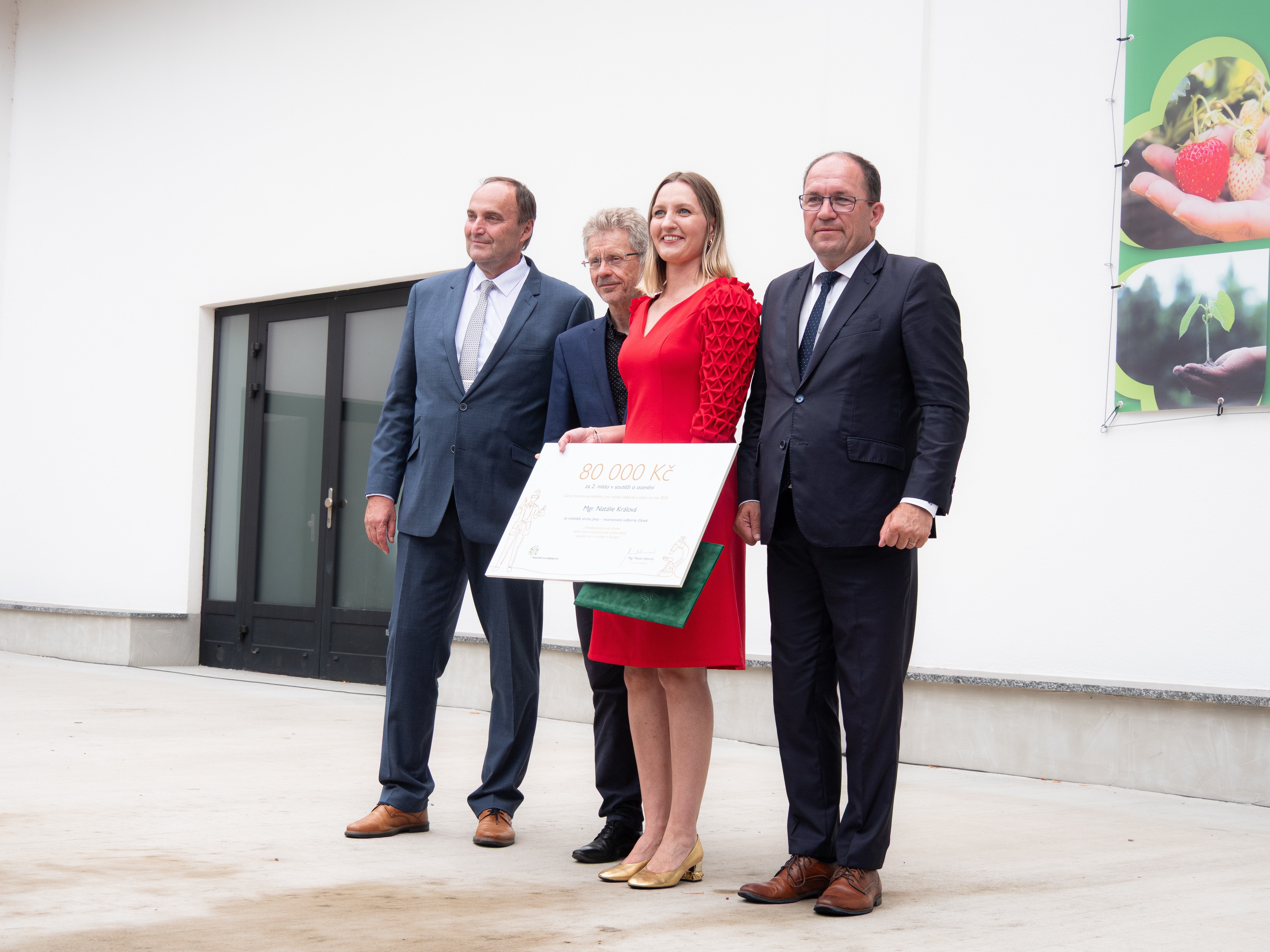 Země živitelka podporuje inovace a propojuje odborníky. Ministr Výborný ocenil zemědělské vědce a podepsal memorandum s Jihočeskou univerzitou