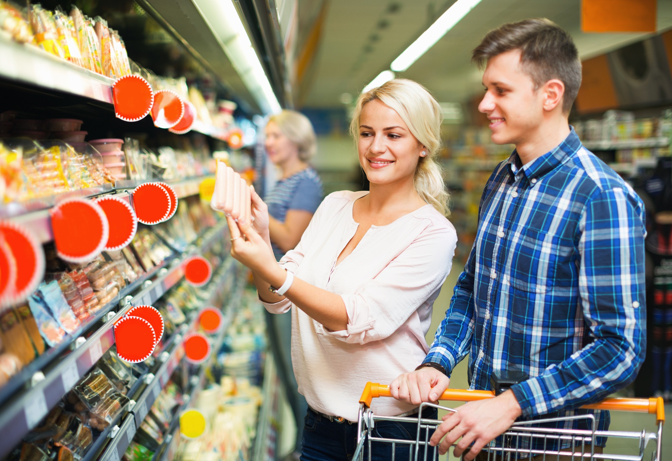 Informace na etiketách chrání před zdravotními riziky i civilizačními nemocemi. Pečlivě je přesto pročítá jen 15 % spotřebitelů v Česku