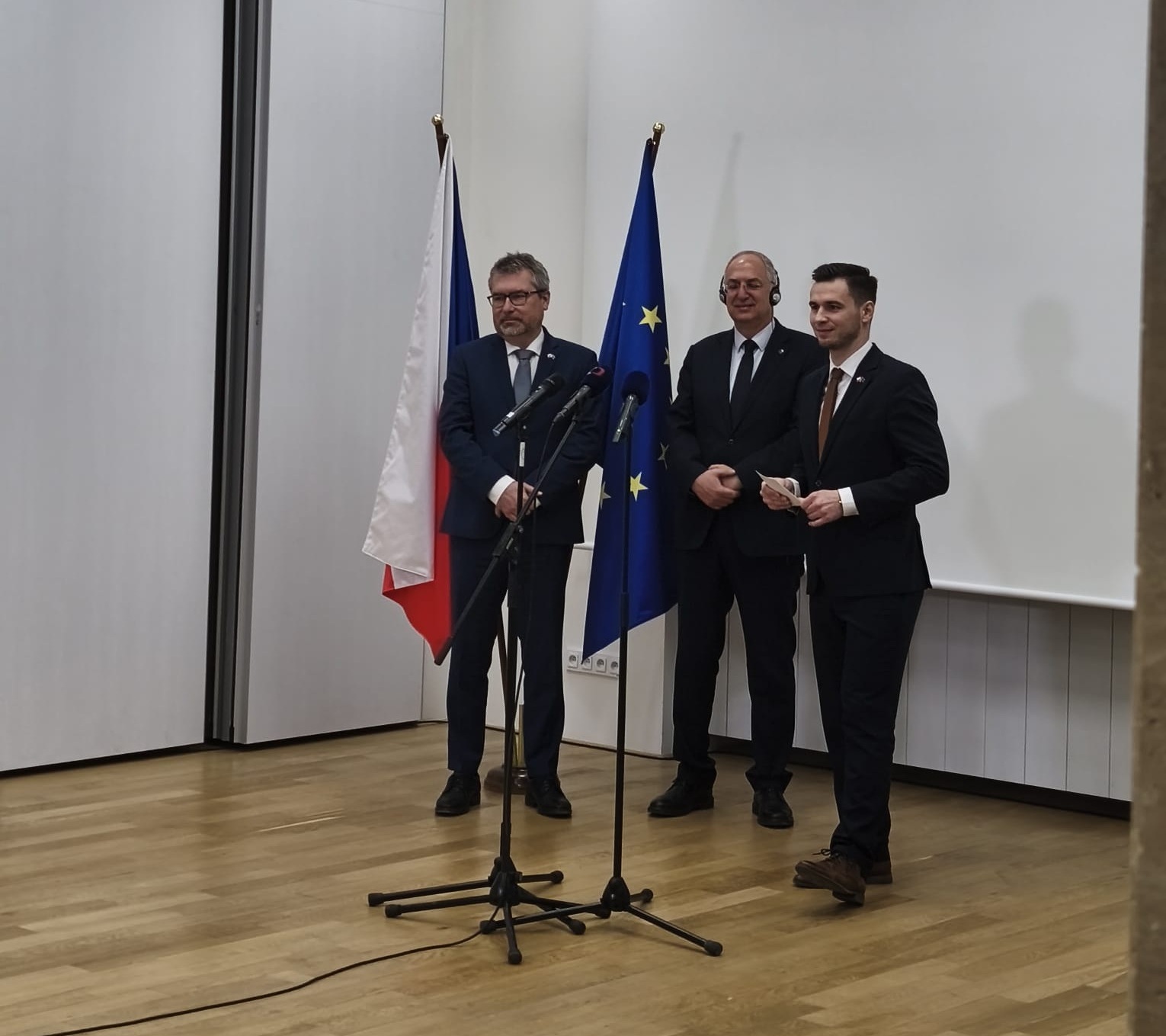 Finance, predátoři i klima: evropský komisař otevřel v Praze debatu o budoucnosti evropského rybářství